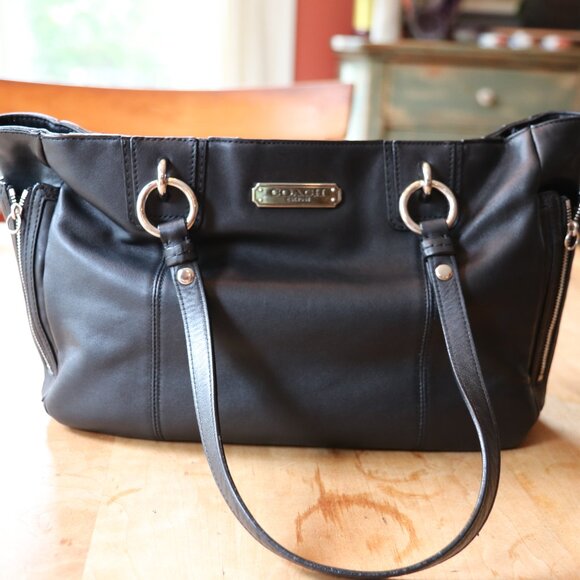 Coach Handbags - Coach Vintage PreLoved Shoulder Bag Black